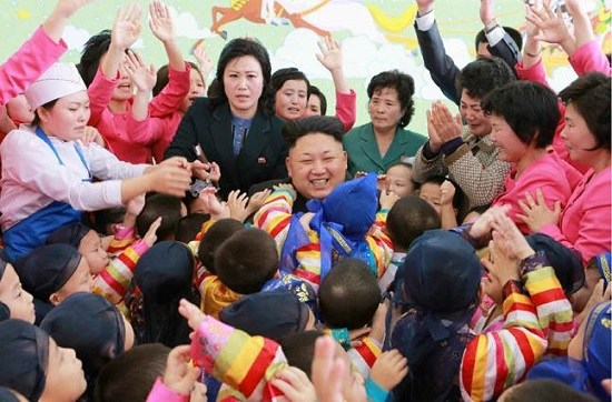 金正恩再访平壤育儿院和爱育院视察儿童过年情况