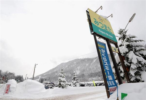 日本滑雪场自动人行道夺命5岁男童，安全警钟为谁而鸣？