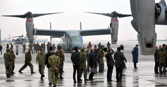 民众反对日本自卫队取消展示“鱼鹰”机训练