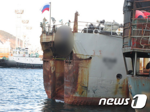 �ں�ͣ�����洬һ����˹��Ա��ɱ�����ڵ�����