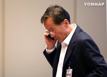 韩国青瓦台民政首席秘书官金英汉“抗命辞职”