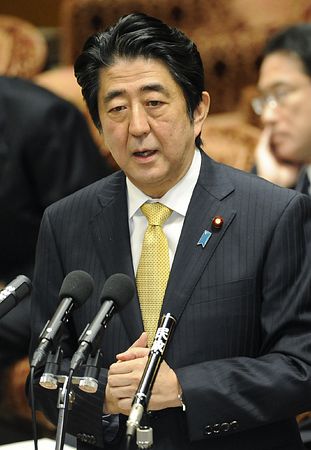 安倍欲随时派自卫队赴海外建议探讨“永久法”