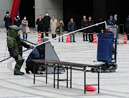 东京马拉松赛临近日本警视厅举行反恐演练(图)