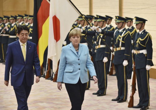 安倍晋三:讨论俄罗斯回归八国集团为时尚早(图)