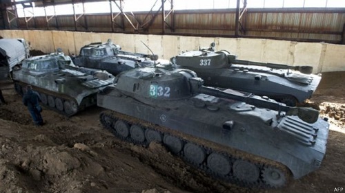 乌克兰危机:波罗申科证实东部民间武装撤走重武