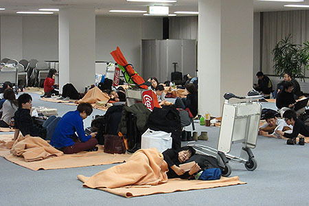 日本北海道遭暴风雪侵袭千余乘客机场大厅过夜