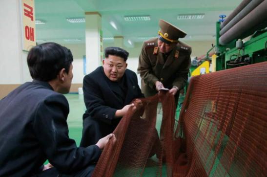 金正恩视察渔具工厂要求官兵把捕鱼当副业(图)