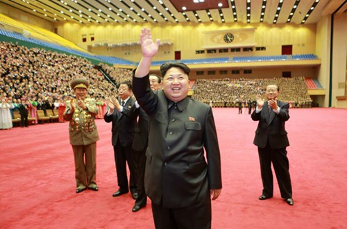金正恩同朝体育人大会与会者合影吁建体育强国