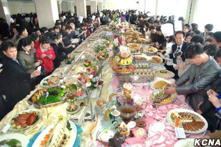朝鲜料理节展出各式特色料理厨师现场表演(图)