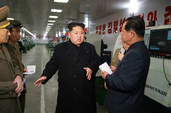 金正恩视察军用电子设备厂要求实现国产化(图)