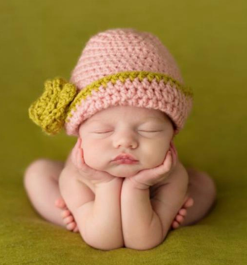 奶爸出奇招用纸巾拂婴儿脸蛋42秒即哄其入睡