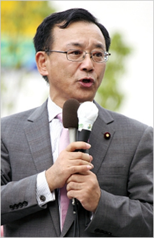 日本自民党高层力挺安倍连任党首为安保法铺路