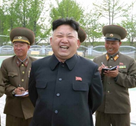 朝媒谈金正恩轶事:视察袜厂关心“小熊维尼”袜