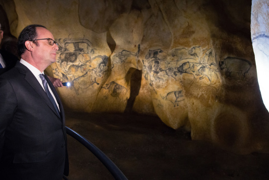 法国艺术家徒手作画重现数万年前洞穴绘画（图）