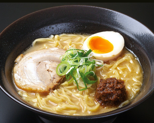 日媒:日本人经常吃拉面吃拉面时爱搭配煎饺