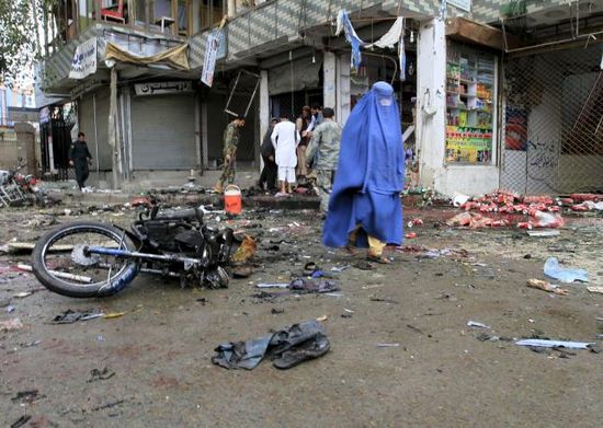 阿富汗发生自杀爆炸袭击致33人亡百余人伤(图)