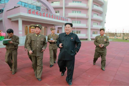 金正恩视察元山幼儿园现场对工程进度满意(图)