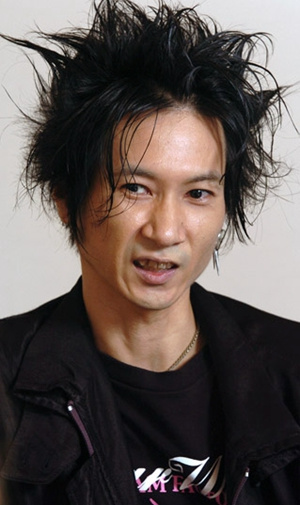 日本作家岳本野蔷薇涉持毒被捕曾被称少女领袖