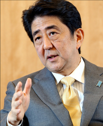 安倍再为安保法案辩护指其不会加剧自卫队风险