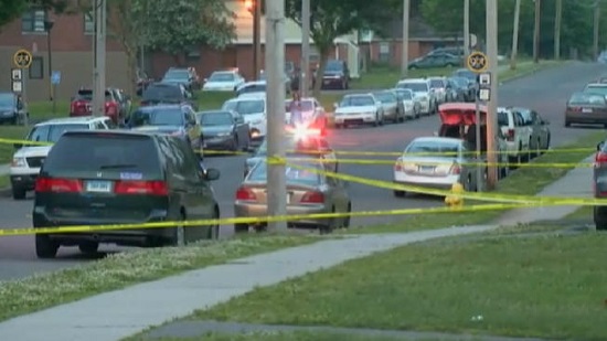 ������Ѫ��ǹ����1��8��ǹ������Ⱥ��񿪻�