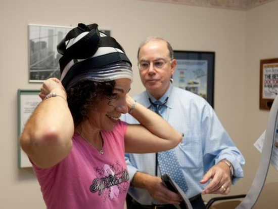 研究者设计特殊降温帽可改善化疗患者脱发问题