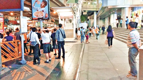 曼谷政府为整顿市容禁止商贩周一摆路边摊(图)