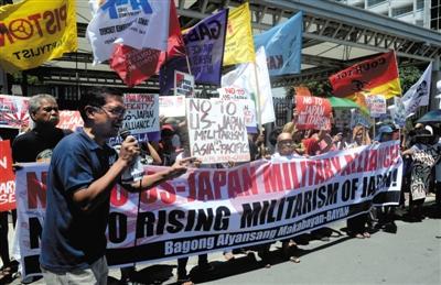 日菲军机抵近中国南沙礼乐滩边缘称是救灾演习