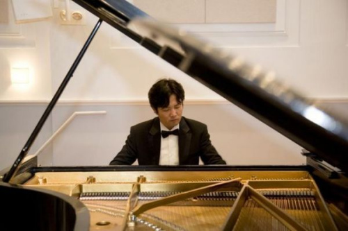 朝鲜钢琴家弹爱情歌曲被审查贿赂巡逻出走韩国
