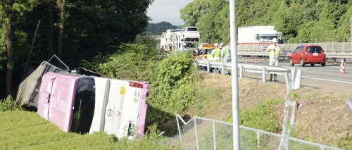 日本三重县路段发生严重车祸27人伤重送医(图)