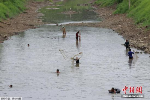 泰遭遇半世纪最严重干旱民众求雨方式无奇不有