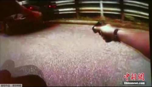 美再传白人枪杀黑人事件:校警拦停车辆未果开枪
