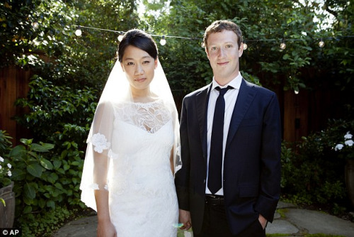 扎克伯格高调宣布华裔妻子怀孕:是个女儿(图)
