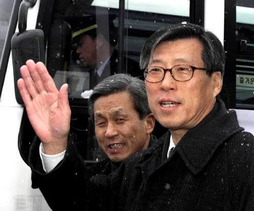 ���ִ�������ʿ���ó���ϯǰ�᳤֣����׷����