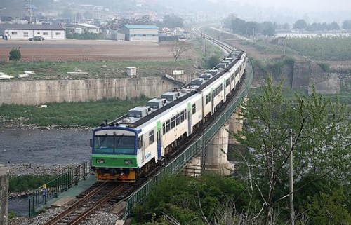 韩媒:韩朝京元线铁路韩方路段时隔70年启动修复