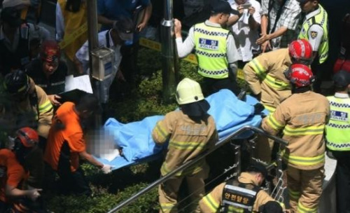八旬韩国老人在日驻韩使馆前自焚烧伤不治身亡