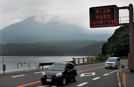 日本鹿儿岛樱岛活火发生4次喷火维持警戒态势
