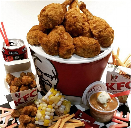 ��Ů�Ӵ������ϵ»�ȫ��Ͱ����Ω��ΩФ��ͼ��