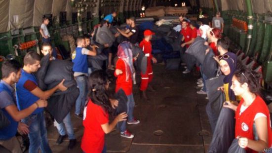 俄飞机携80吨人道救援物资抵达叙利亚西方关注