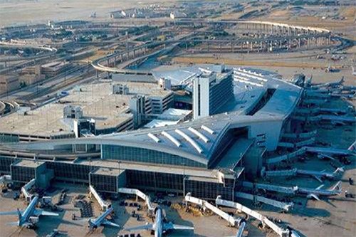 美航空公司现技术故障三大机场航班延误两小时