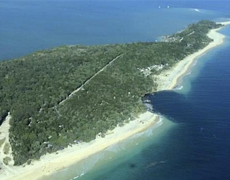 澳露营胜地彩虹海滩突发地陷场面惊悚如末日大片