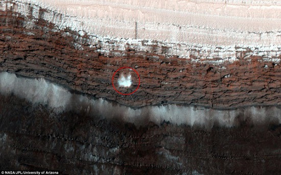 NASA公布火星新照片:北极地区发生雪崩(图)