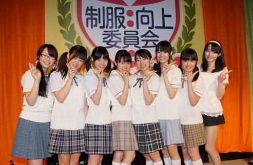日本少女偶像唱歌反安保法抒发年轻人政治诉求