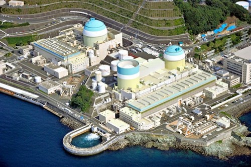 日本民众顶烈日抗议政府重启伊方核电站(图)