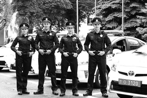 改善形象?乌克兰“高颜值”新警察取代旧警察