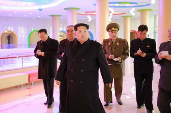 金正恩视察朝鲜少年宫称赞像童话世界(图)