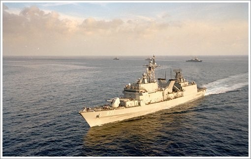 韩国海军海警在朝鲜半岛东部海域实施联合演习