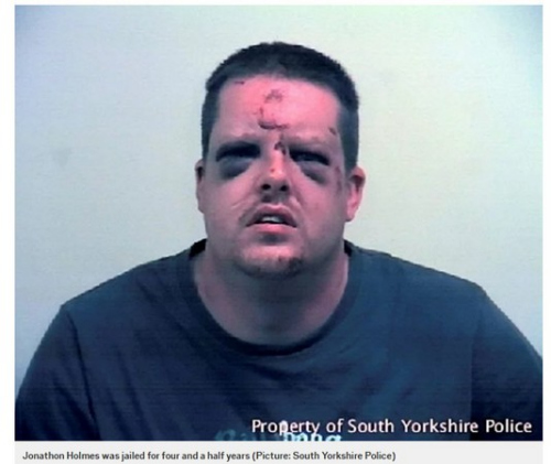 英国女子路遇色狼用钥匙把对方打成“猪头”(图)