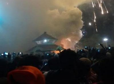 印度南部一寺庙发生大火已致80人死亡200人伤