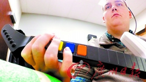 美国高位瘫痪者大脑植入计算机芯片能弹吉他（图）
