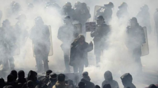 巴黎逾万人示威抗议劳动法改革与警察爆发冲突